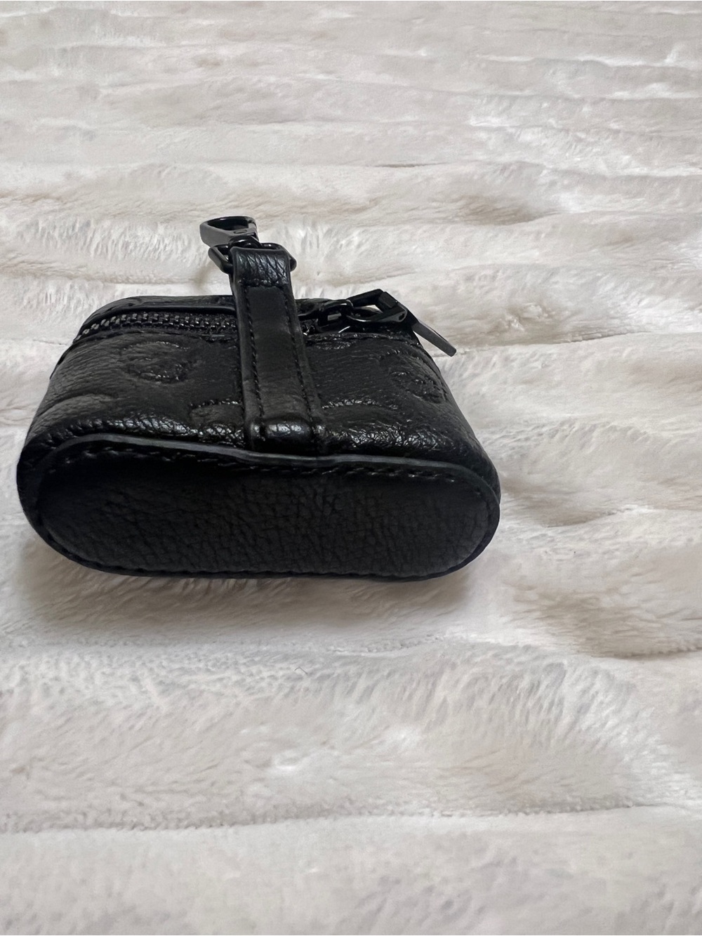 Betsey Johnson Skull Crossbody Bag with Removable Strap & mini coin pouch - Picture 6 of 12